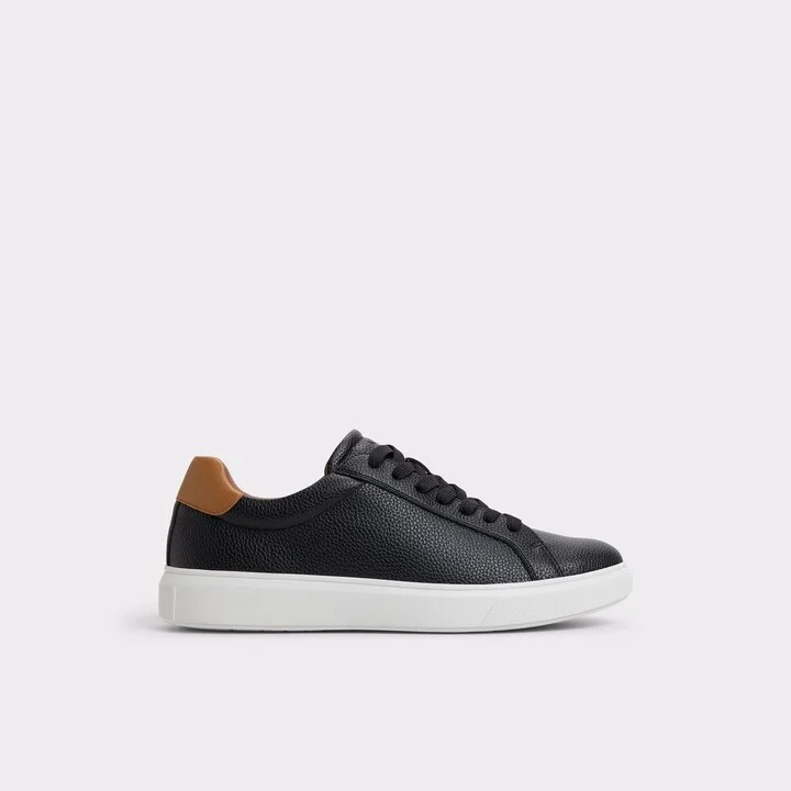 Low top sneaker