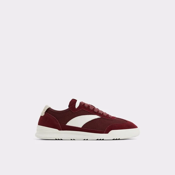 Low top sneaker