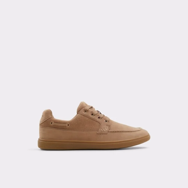 Low top sneaker