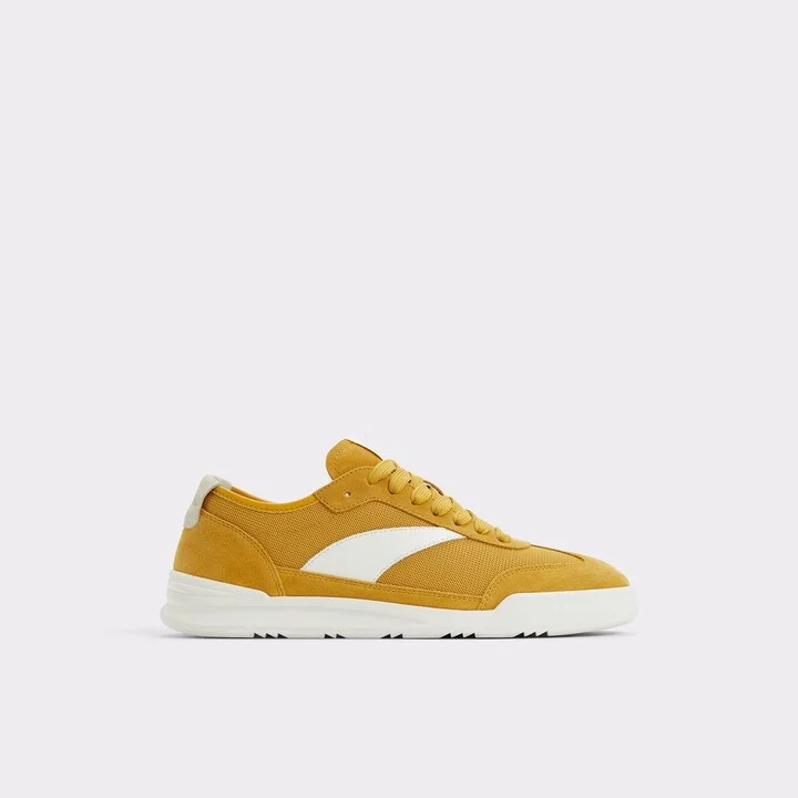 Low top sneaker
