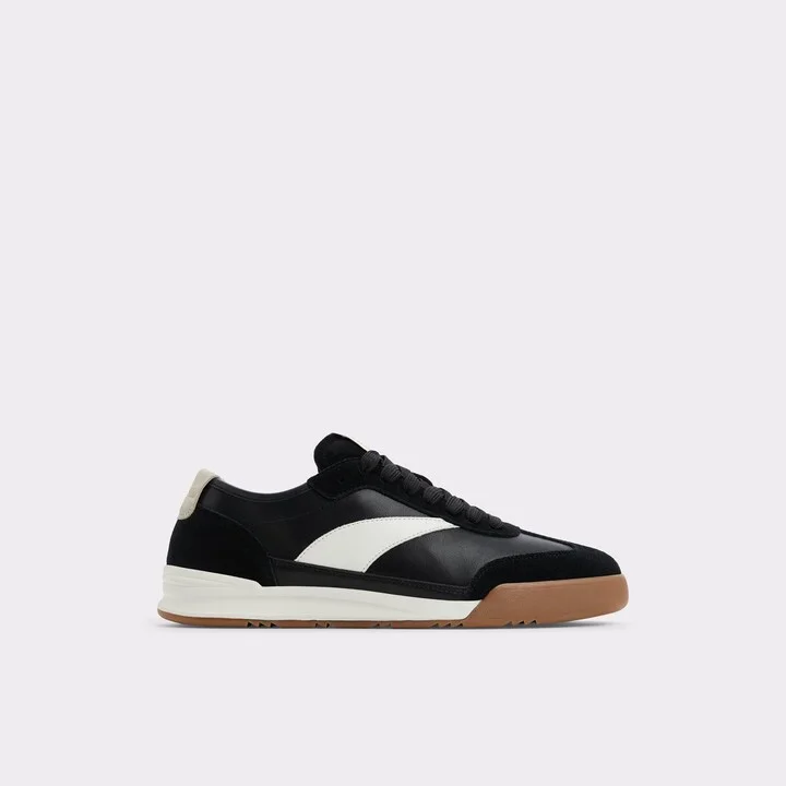 Low top sneaker