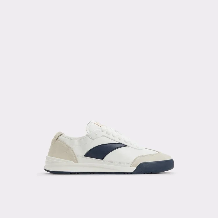 Low top sneaker