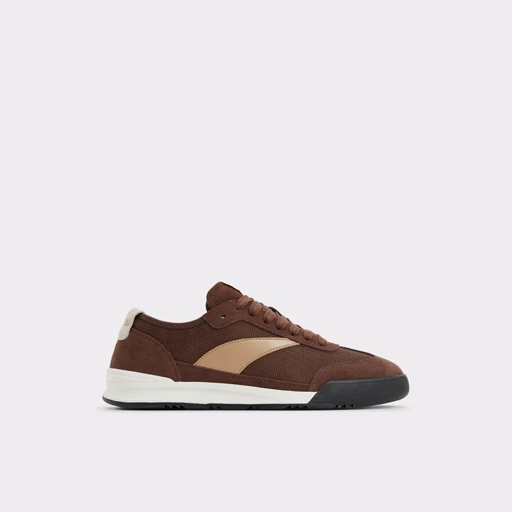 Low top sneaker