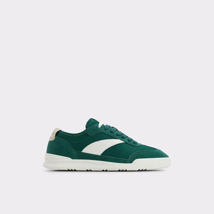 Low top sneaker