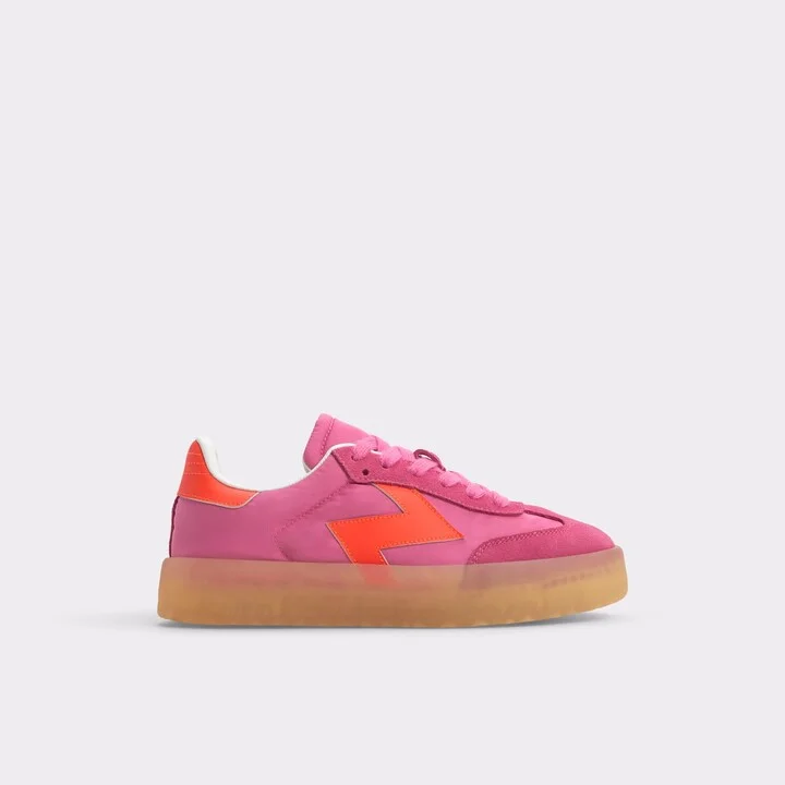 Low top sneaker