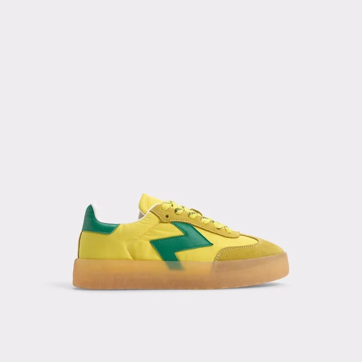 Low top sneaker