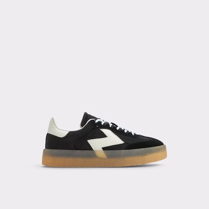 Low top sneaker