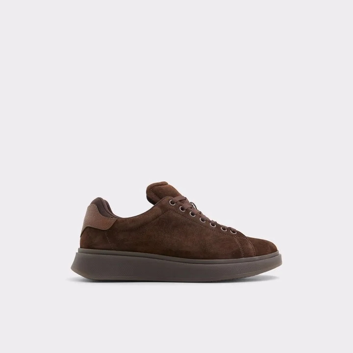 Low top sneaker