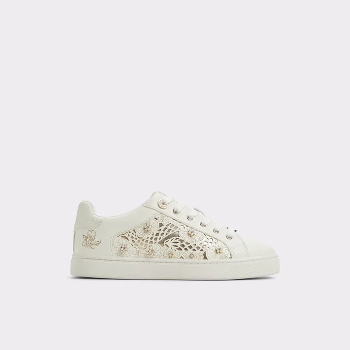 Low top sneaker