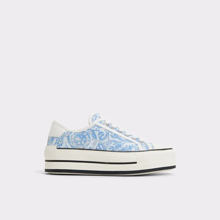 Low top sneaker