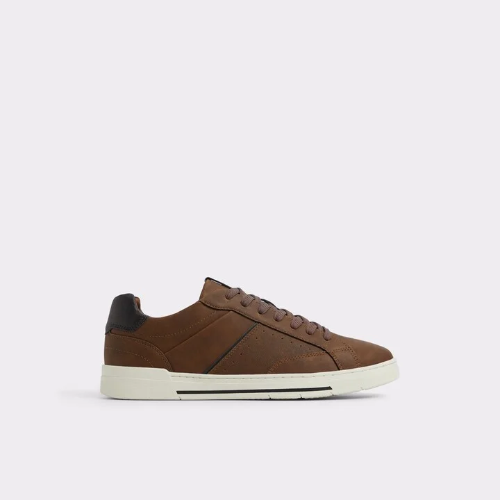 Low top sneaker