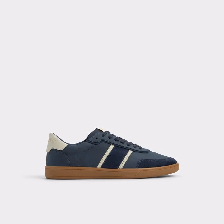 Low top sneaker