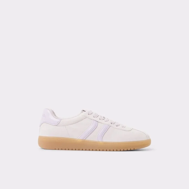 Low top sneaker