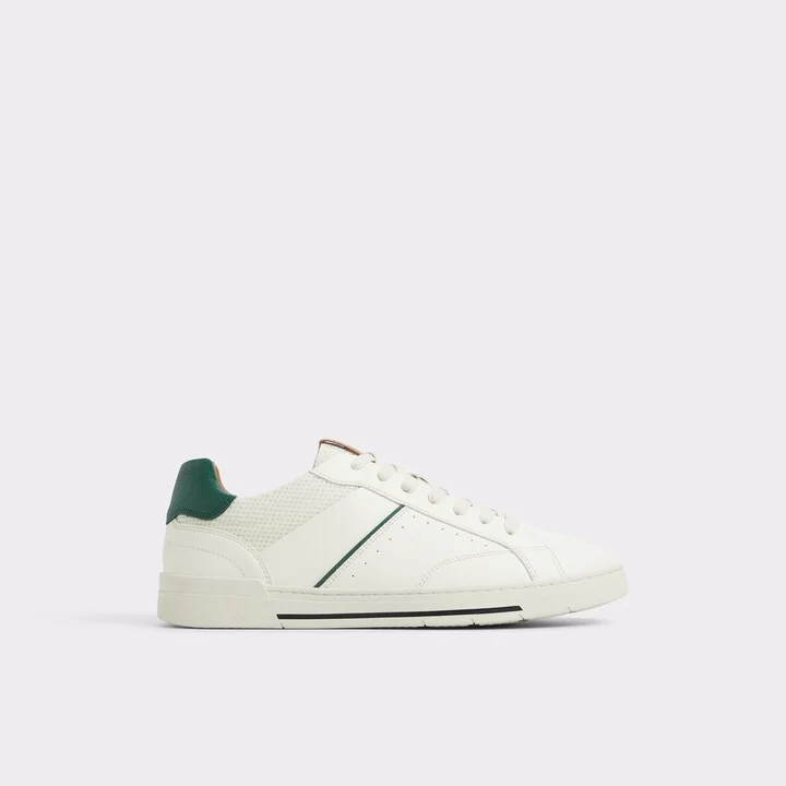 Low top sneaker