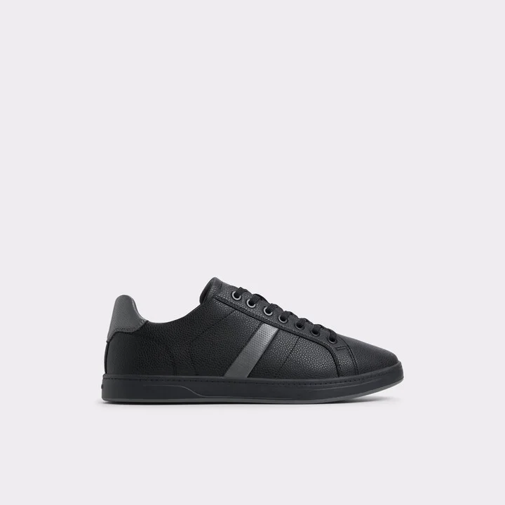 Low top sneaker