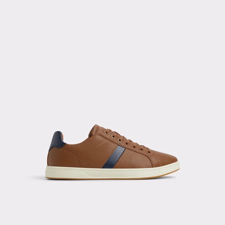 Low top sneaker