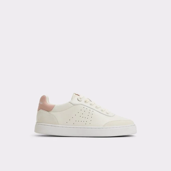 Low top sneaker