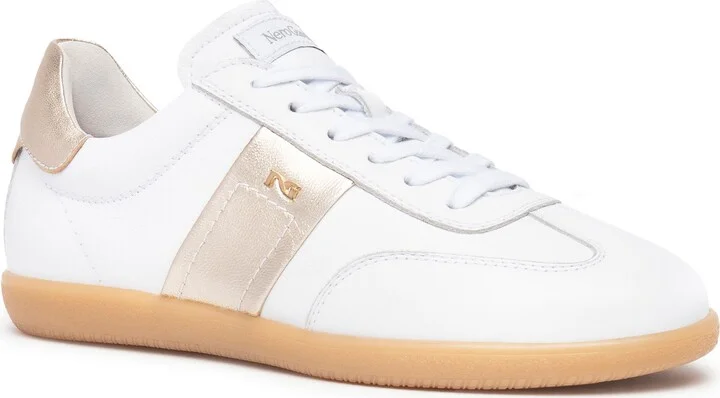 Low Top Sneaker