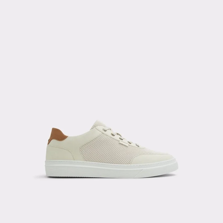 Low top sneaker