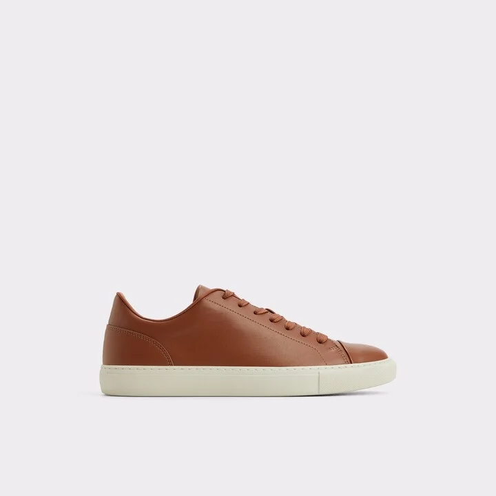 Low top sneaker