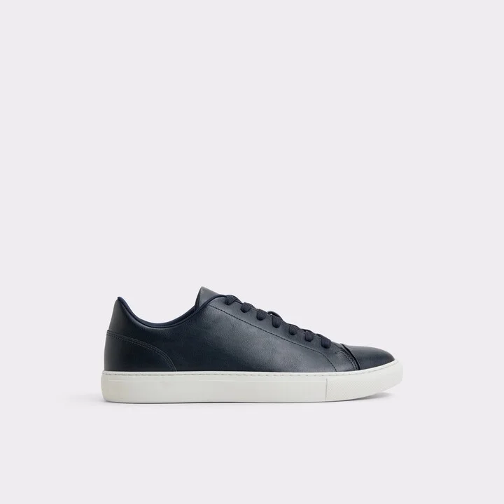 Low top sneaker