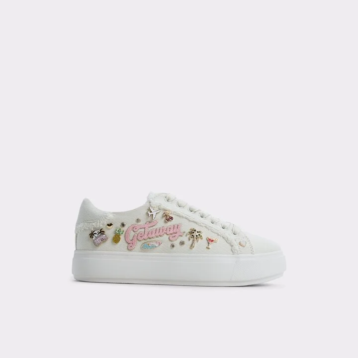 Low top sneaker