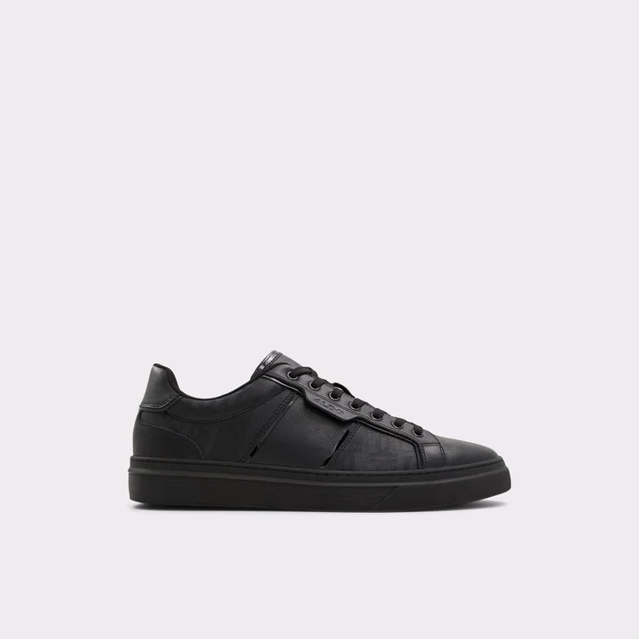 Low top sneaker