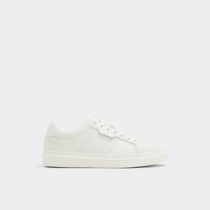 Low top sneaker