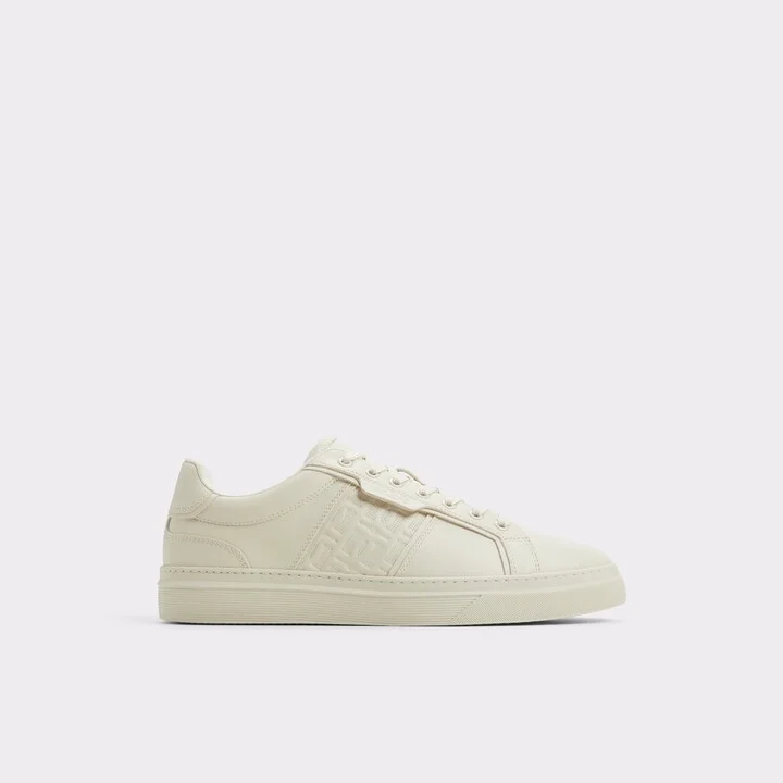 Low top sneaker