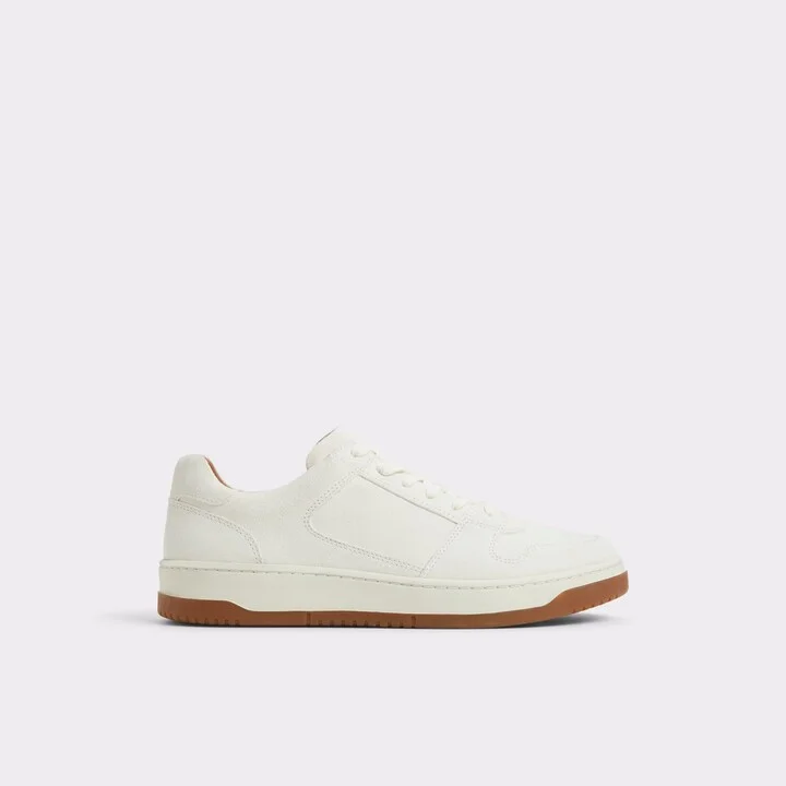 Low top sneaker