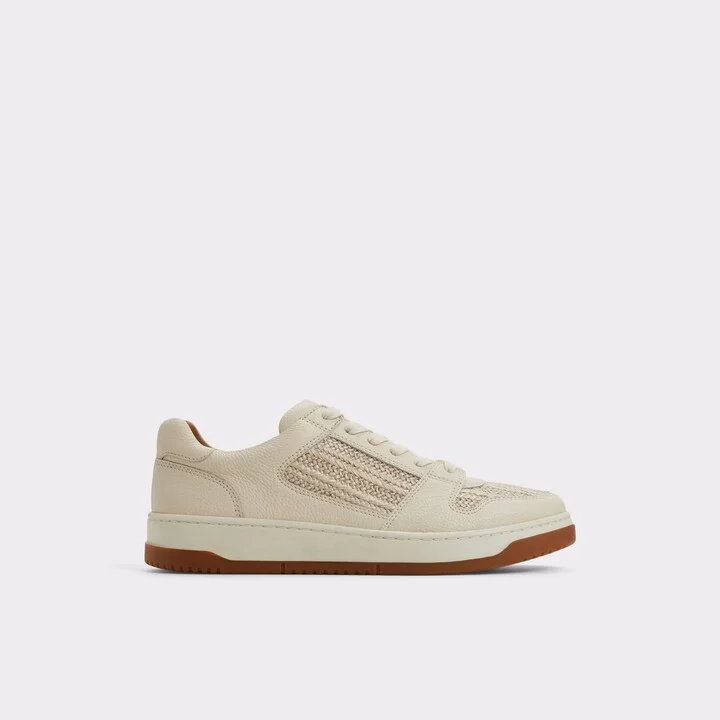 Low top sneaker