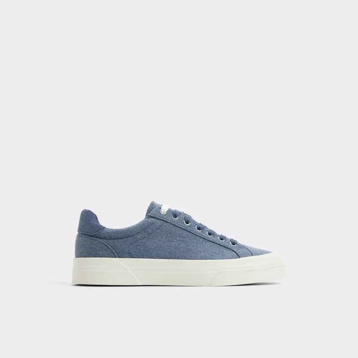 Low top sneaker