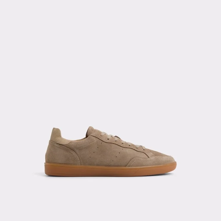 Low top sneaker