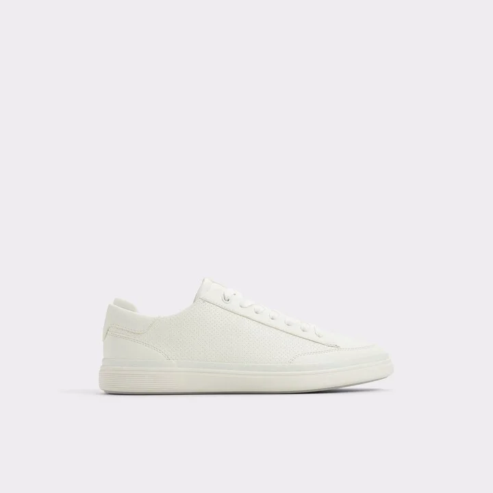 Low top sneaker