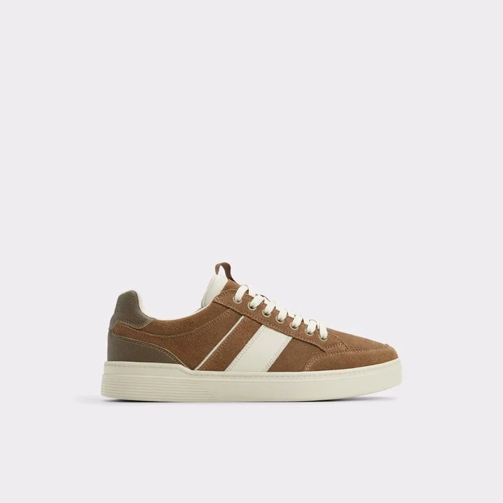 Low top sneaker