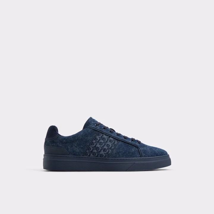 Low top sneaker
