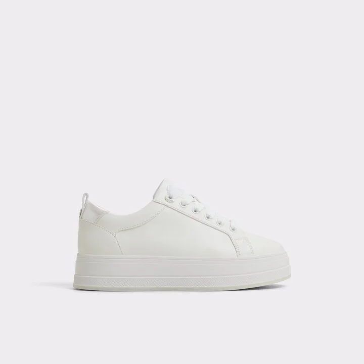 Low top sneaker