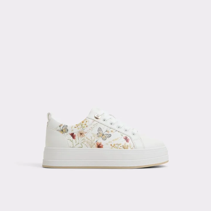 Low top sneaker