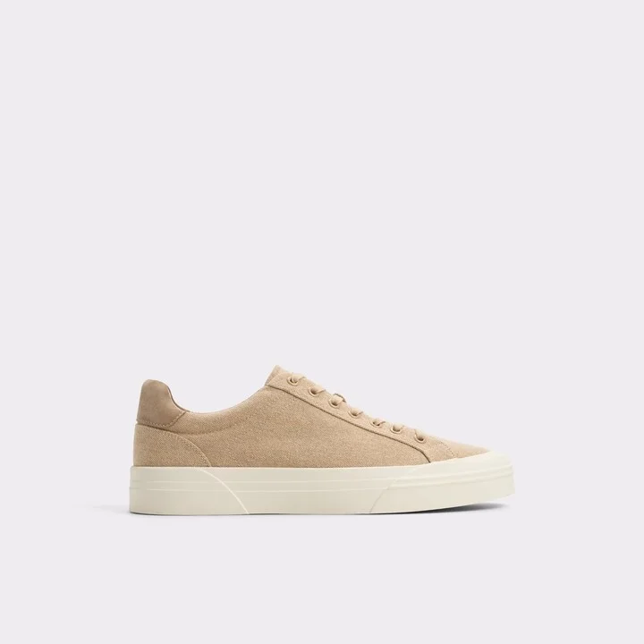Low top sneaker