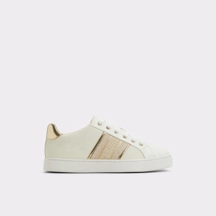 Low top sneaker