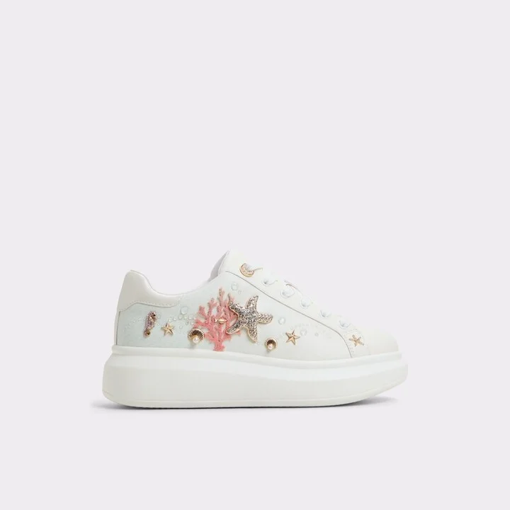 Low top sneaker