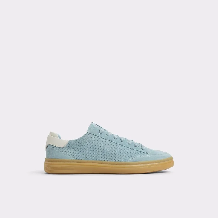 Low top sneaker