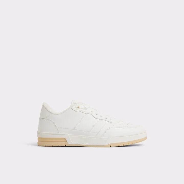 Low top sneaker