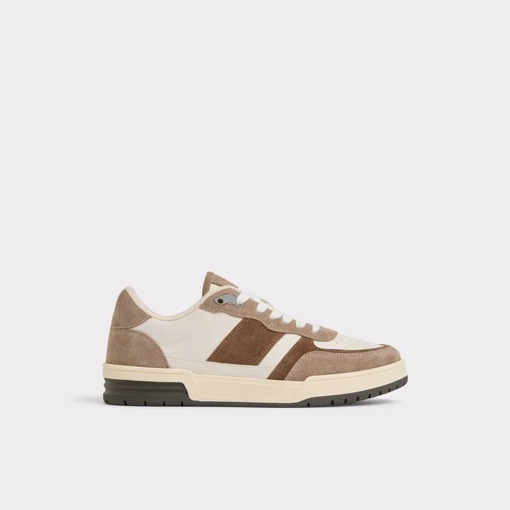 Low top sneaker