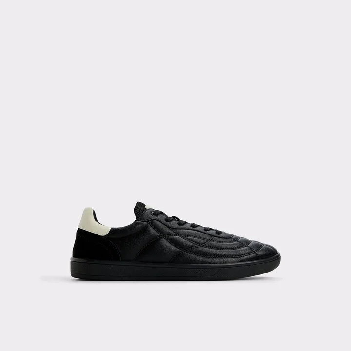 Low top sneaker