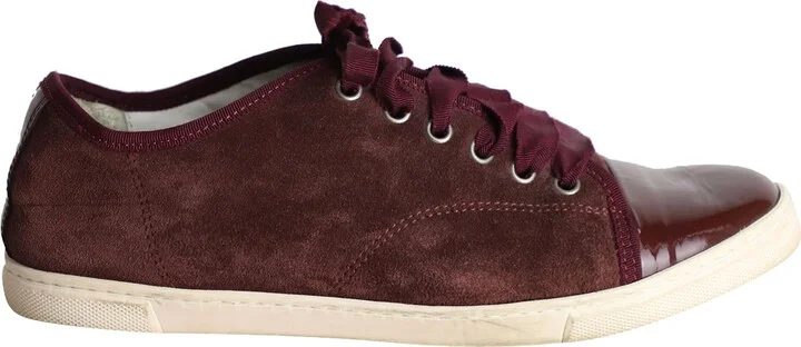Low Top Sneakers in Burgundy Suede