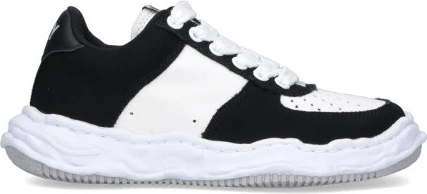 Low-Top Sneakers With Round Toe Design