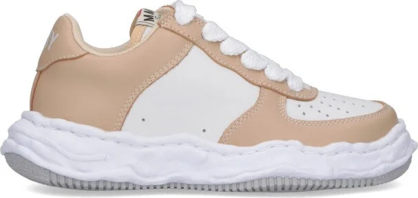 Low-Top Sneakers With Rounded Toe And Textured Sole