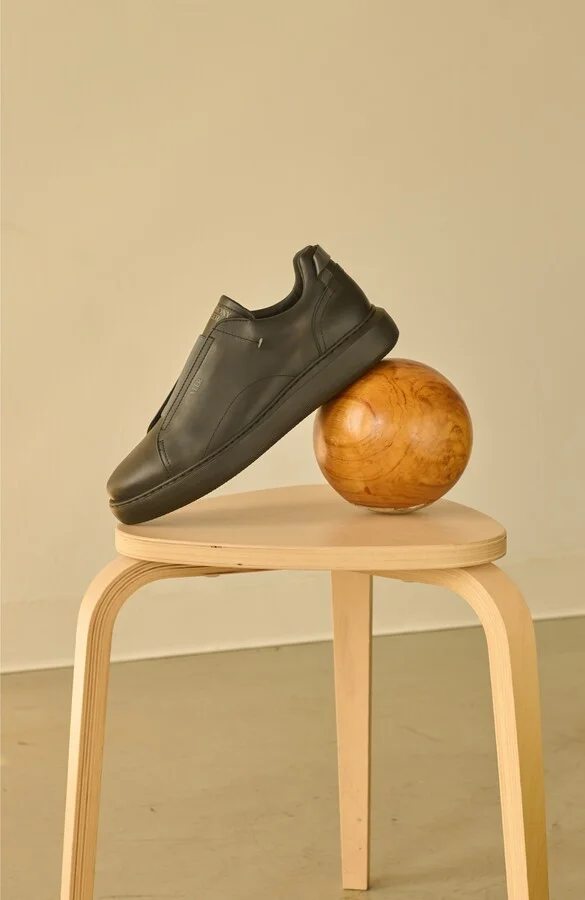 Lucas Laceless Sneaker - Image 2