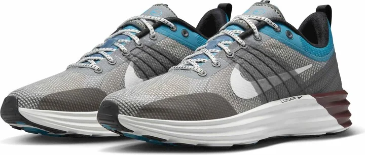 Lunar Roam Sneaker